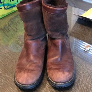 DARK BROWN SHORT UGGS